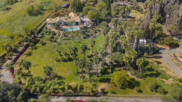 2821 Summit Drive, Escondido, CA 92025