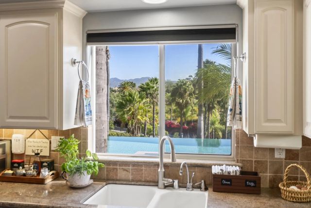 2821 Summit Drive, Escondido, CA 92025