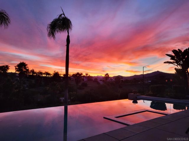 2821 Summit Drive, Escondido, CA 92025