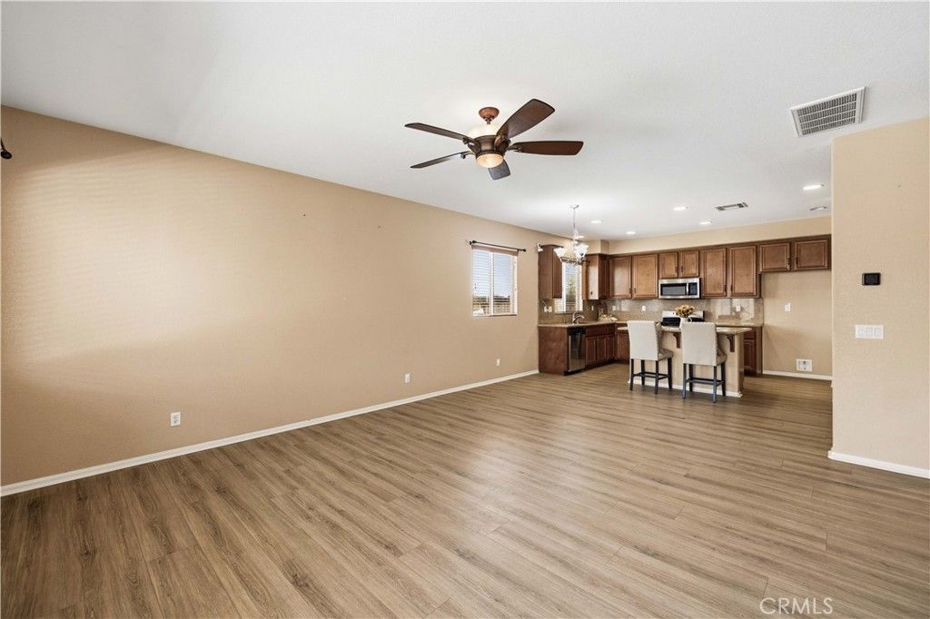 Image 9 of property listing at 3307 Gemstone, Rosamond, CA 93560