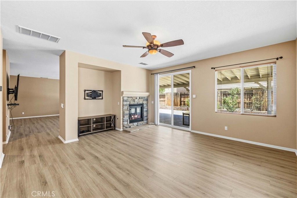 Image 12 of property listing at 3307 Gemstone, Rosamond, CA 93560