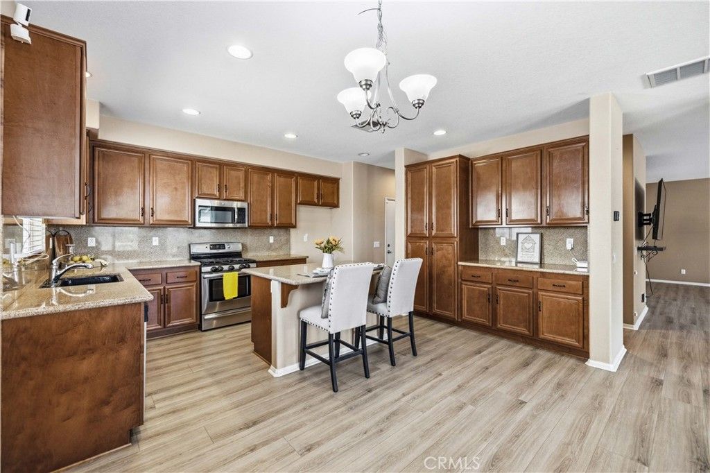 Image 13 of property listing at 3307 Gemstone, Rosamond, CA 93560