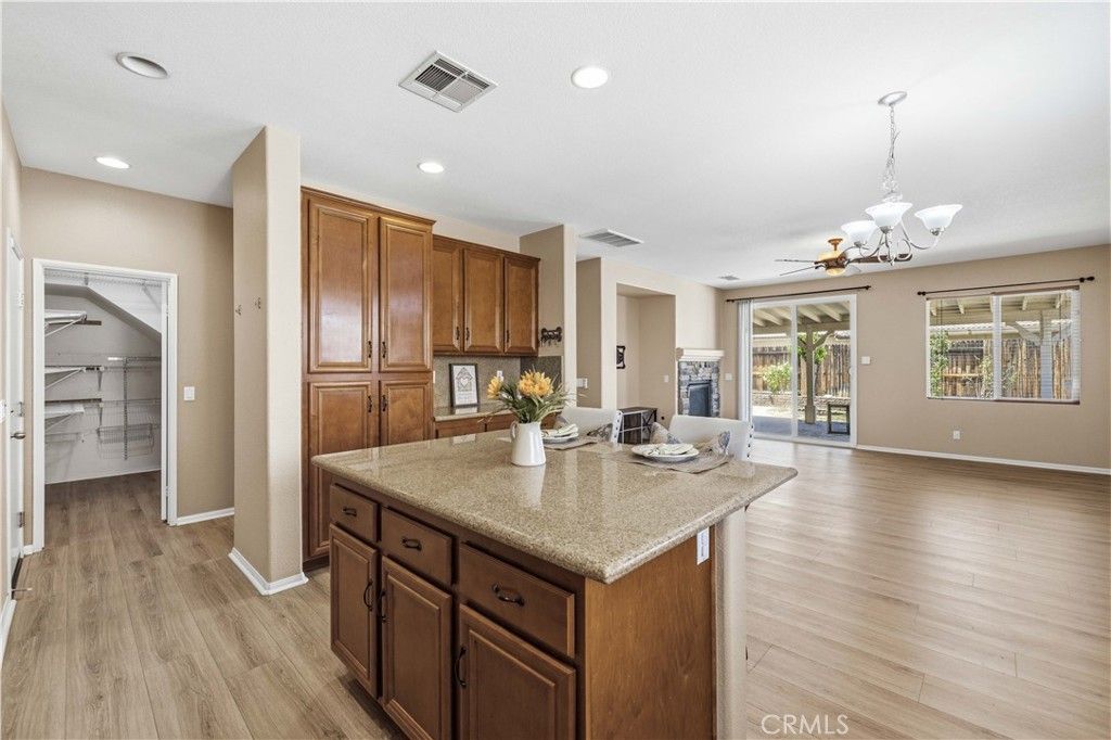 Image 15 of property listing at 3307 Gemstone, Rosamond, CA 93560