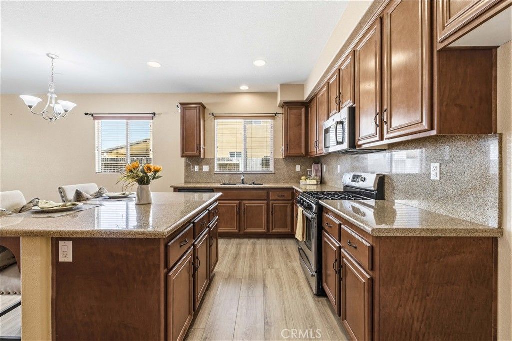 Image 17 of property listing at 3307 Gemstone, Rosamond, CA 93560