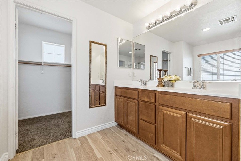 Image 27 of property listing at 3307 Gemstone, Rosamond, CA 93560