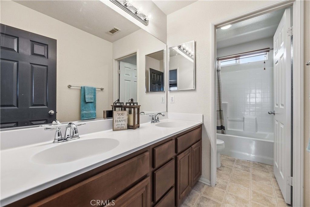 Image 31 of property listing at 3307 Gemstone, Rosamond, CA 93560