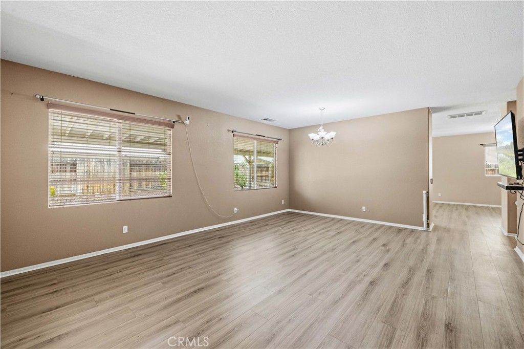 Image 5 of property listing at 3307 Gemstone, Rosamond, CA 93560