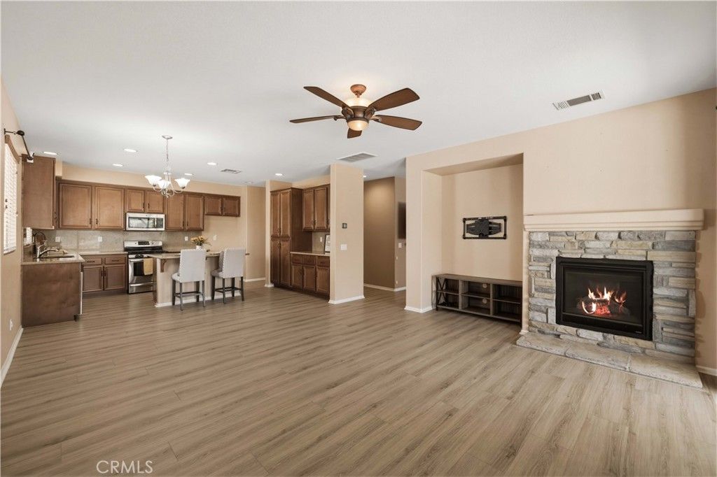 Image 7 of property listing at 3307 Gemstone, Rosamond, CA 93560