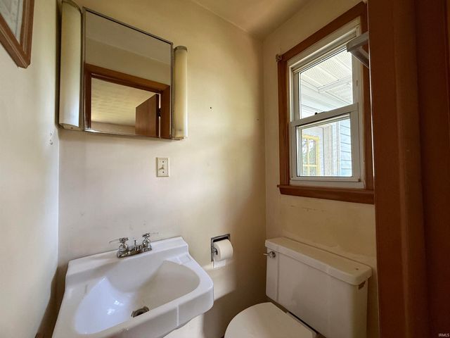 1221 24Th Street, Bedford, IN 47421