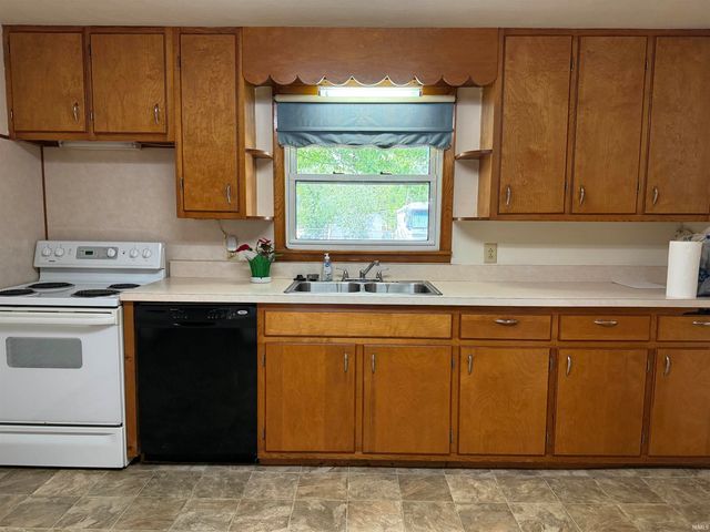 1221 24Th Street, Bedford, IN 47421