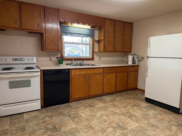 1221 24Th Street, Bedford, IN 47421