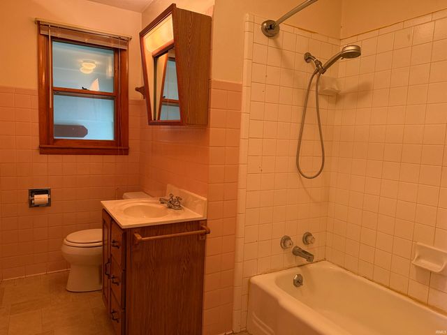 1221 24Th Street, Bedford, IN 47421