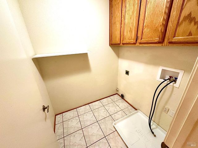 16 Knoll Dr, Fairfield, CA 94534