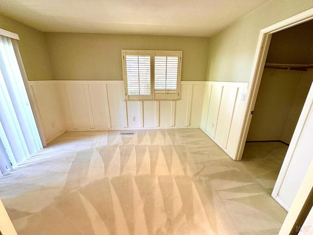16 Knoll Dr, Fairfield, CA 94534