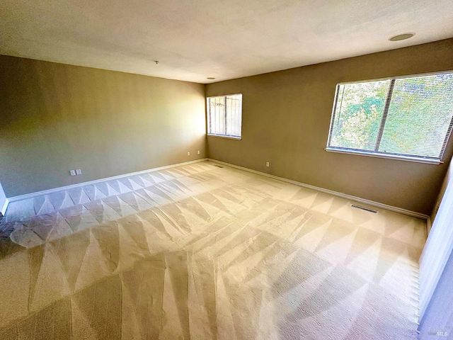 16 Knoll Dr, Fairfield, CA 94534