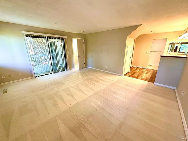 16 Knoll Dr, Fairfield, CA 94534