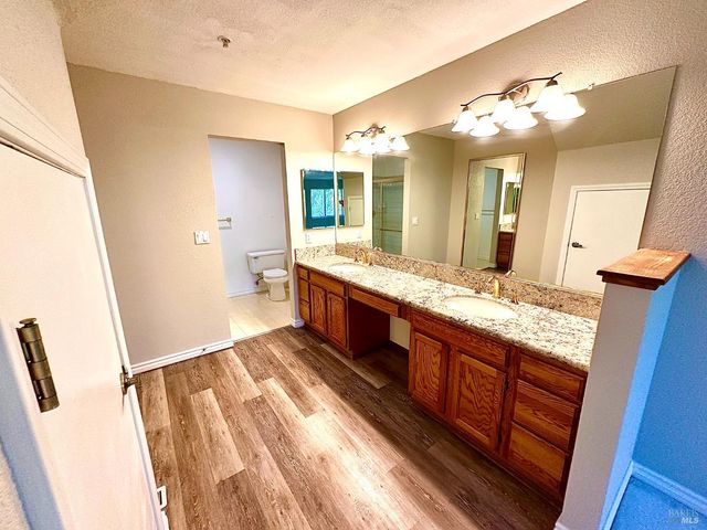 16 Knoll Dr, Fairfield, CA 94534