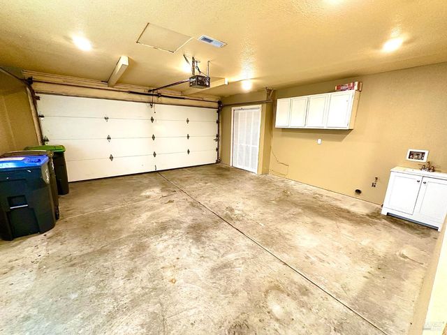 16 Knoll Dr, Fairfield, CA 94534