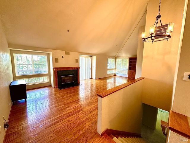 16 Knoll Dr, Fairfield, CA 94534