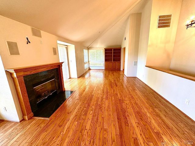 16 Knoll Dr, Fairfield, CA 94534