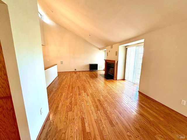 16 Knoll Dr, Fairfield, CA 94534