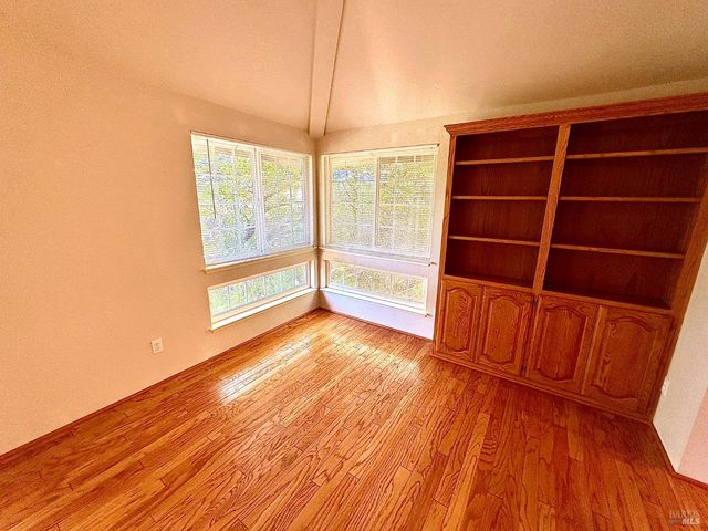 16 Knoll Dr, Fairfield, CA 94534