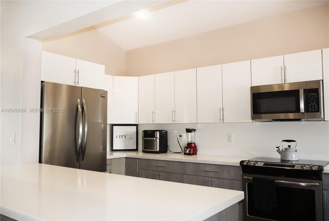 513 SW 18th Ct 1, Fort Lauderdale, FL 33315