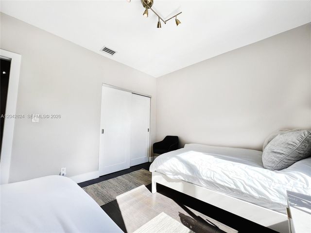513 SW 18th Ct 1, Fort Lauderdale, FL 33315