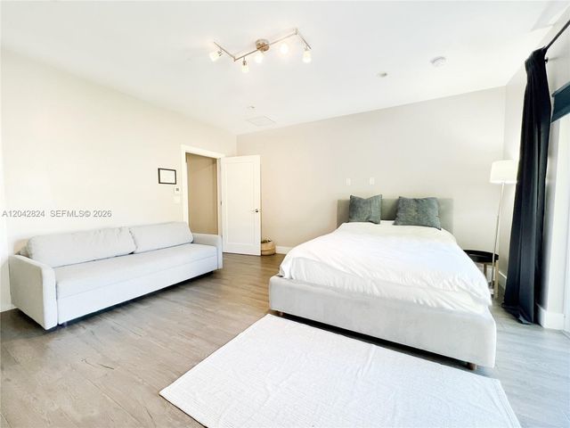 513 SW 18th Ct 1, Fort Lauderdale, FL 33315