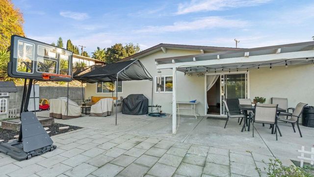 9144 Fanita Rancho Rd, Santee, CA 92071