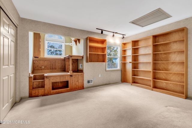 8 Harte Court, Freehold, NJ 07728