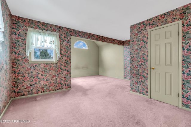 8 Harte Court, Freehold, NJ 07728