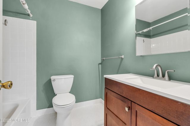 8 Harte Court, Freehold, NJ 07728