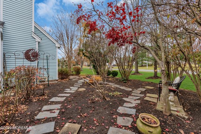 8 Harte Court, Freehold, NJ 07728
