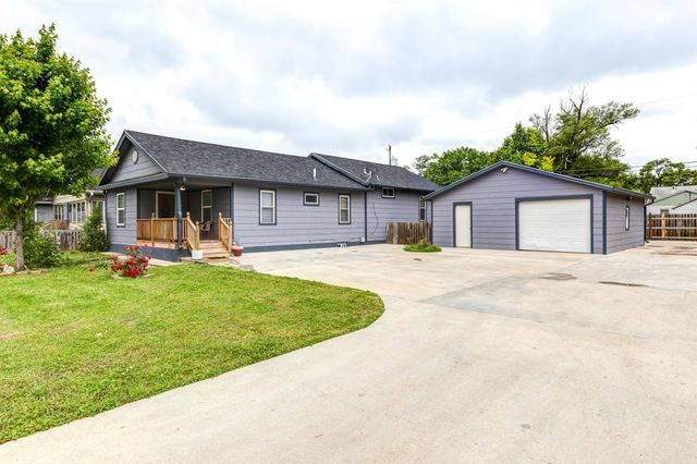 1109 N 9th Street, Salina, KS 67401