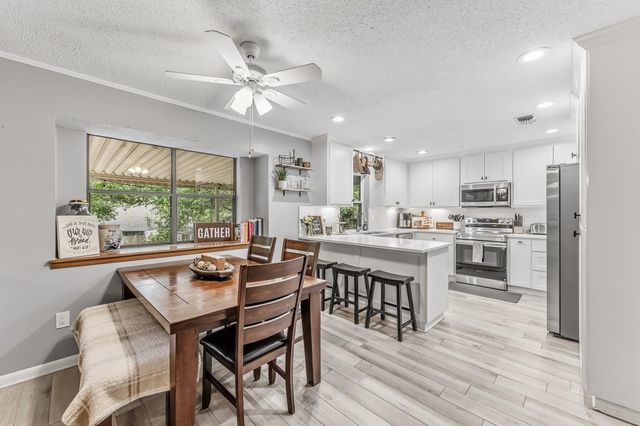 610 Green Hills Drive, Huntsville, TX 77340
