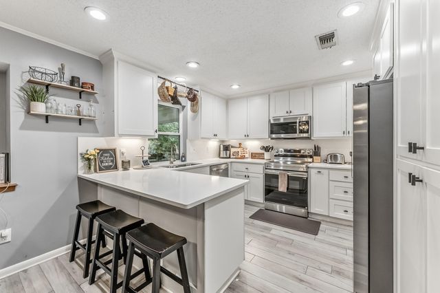 610 Green Hills Drive, Huntsville, TX 77340