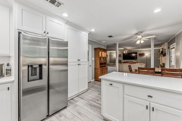 610 Green Hills Drive, Huntsville, TX 77340
