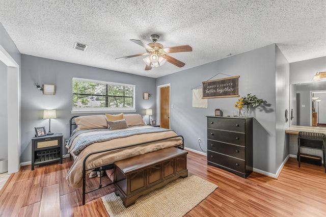 610 Green Hills Drive, Huntsville, TX 77340
