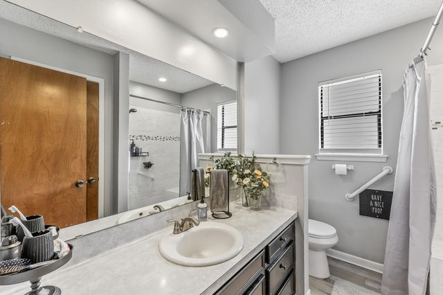 610 Green Hills Drive, Huntsville, TX 77340
