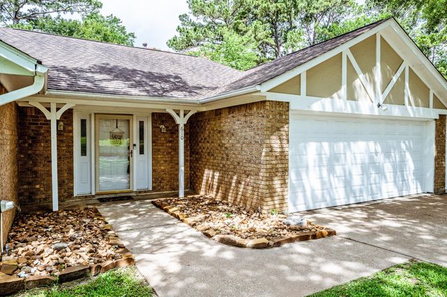 610 Green Hills Drive, Huntsville, TX 77340