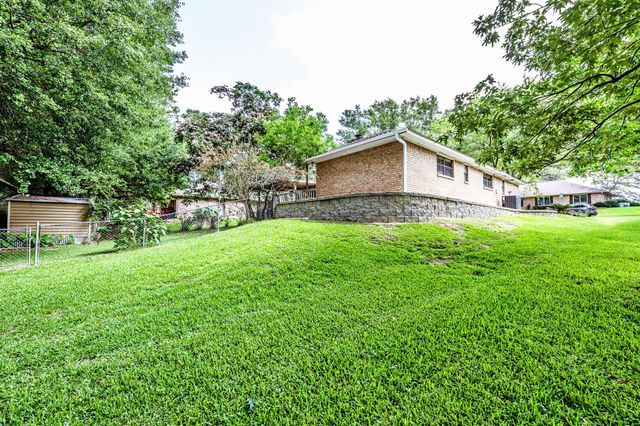 610 Green Hills Drive, Huntsville, TX 77340