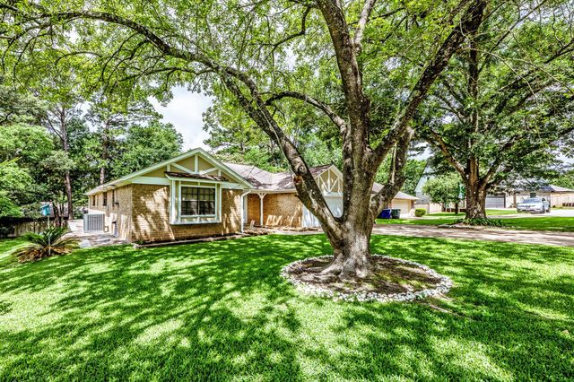 610 Green Hills Drive, Huntsville, TX 77340