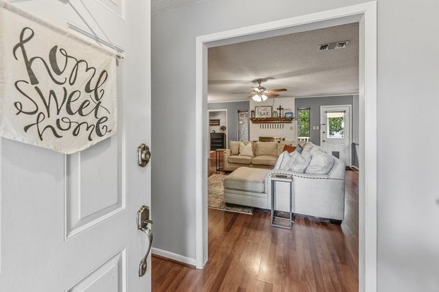 610 Green Hills Drive, Huntsville, TX 77340