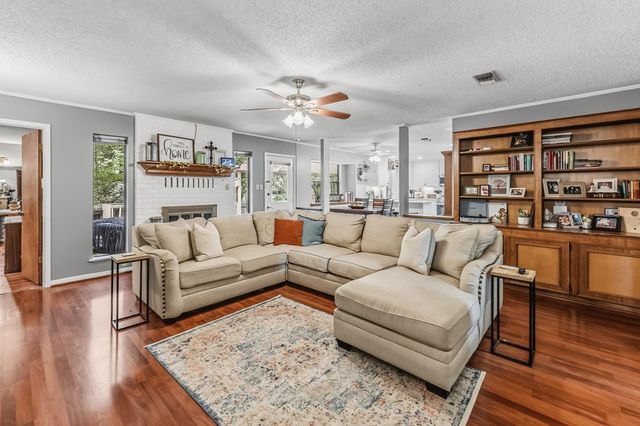 610 Green Hills Drive, Huntsville, TX 77340