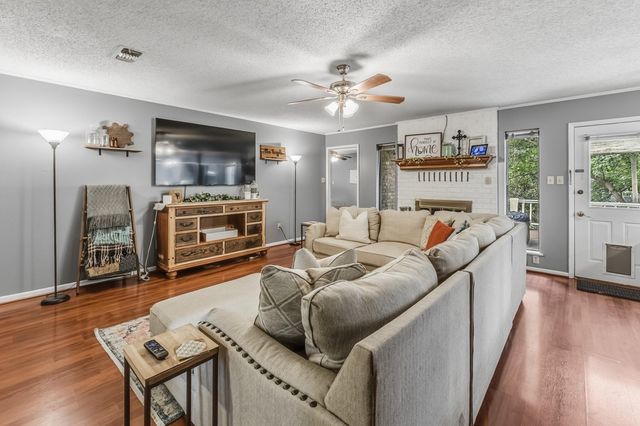 610 Green Hills Drive, Huntsville, TX 77340