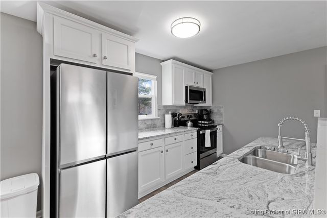 724 Parkwood Drive, Clarksville, IN 47129
