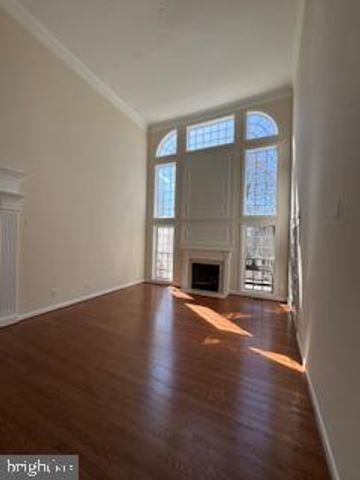 5078 TWINBROOK RUN DR, Fairfax, VA 22032