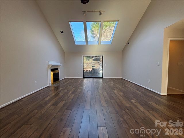 1754 12th Street NE, Hickory, NC 28601