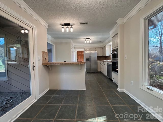 1754 12th Street NE, Hickory, NC 28601